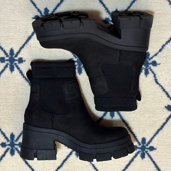 UGG Shoes - UGG Brooklyn Chelsea Boot - Black
